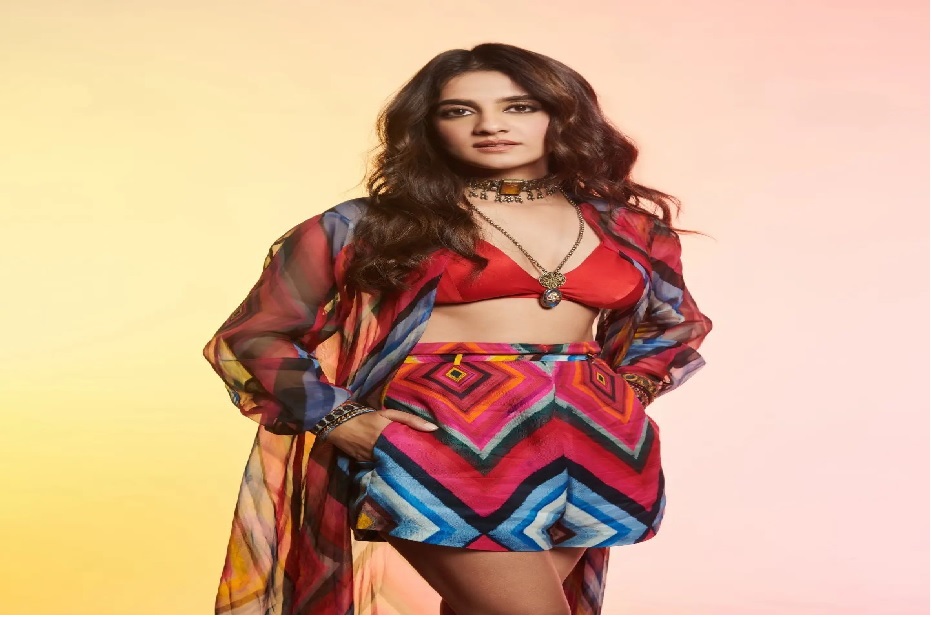 Read more about the article Jasleen Royal (Singer), Age, Biography, Boyfriend, Height, Net worth, Family, Awards, Career & More